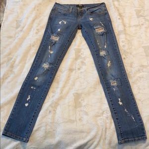 low-rise 2000’s jeans